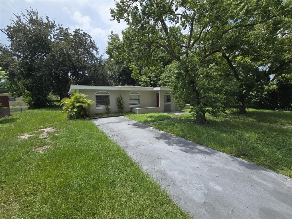 135 FLAMINGO DRIVE AUBURNDALE, FL 33823