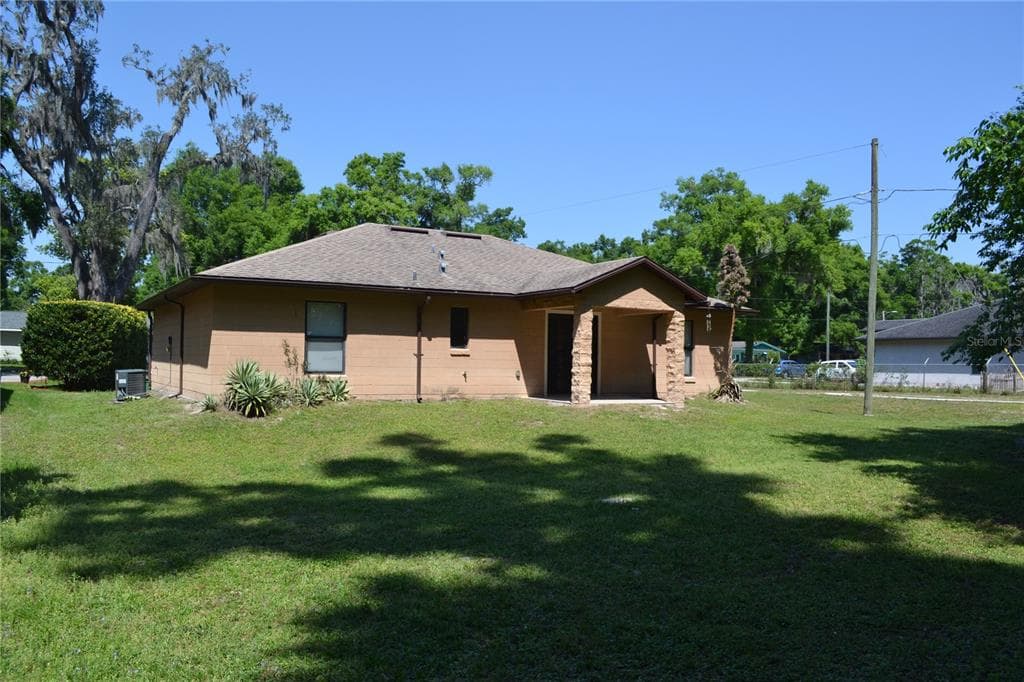 864 E VOORHIS AVENUE DELAND, FL 32724