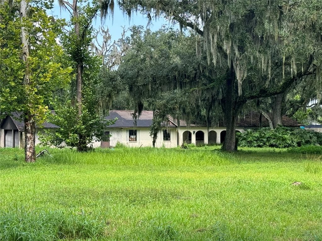 5203 BUGG ROAD PLANT CITY, FL 33567