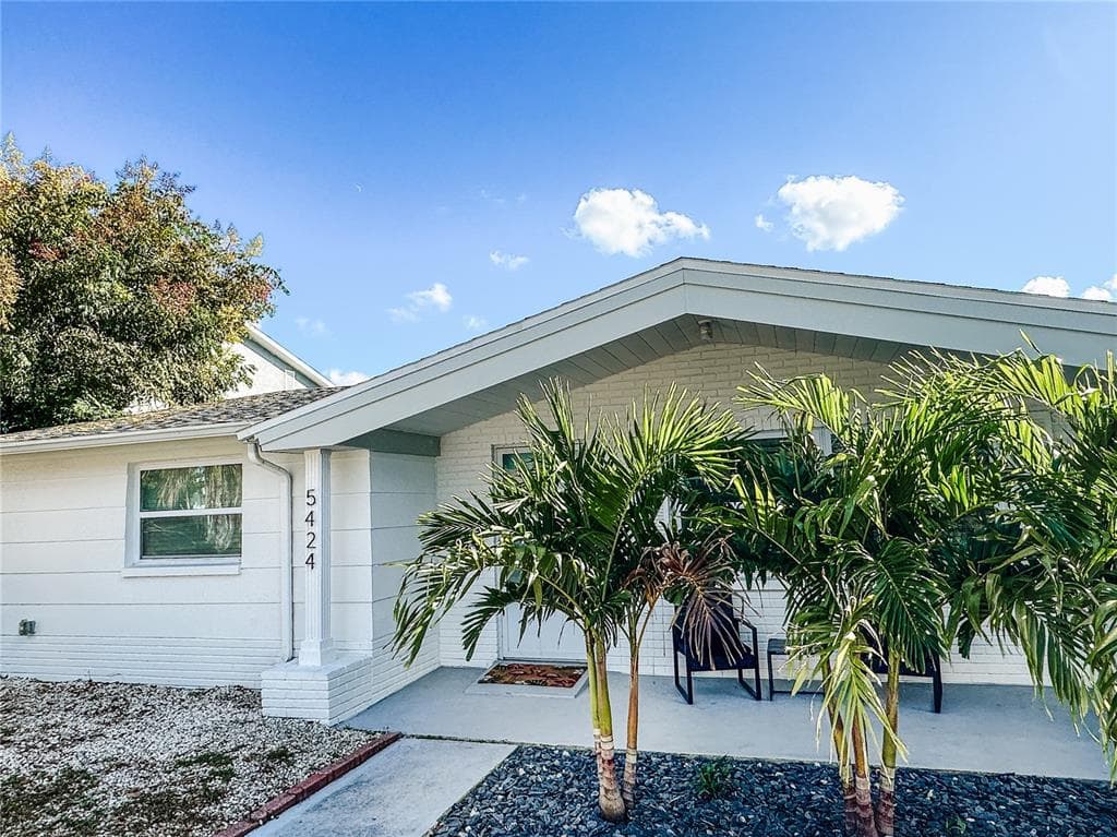 5424 FLORA AVENUE HOLIDAY, FL 34690