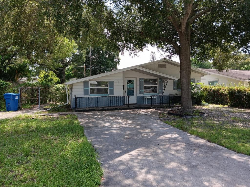 618 CEDARWOOD STREET N ST PETERSBURG, FL 33703
