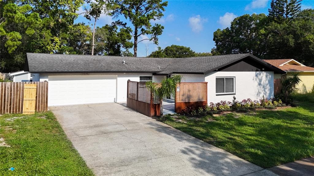 1392 CRESCENT COURT TARPON SPRINGS, FL 34689