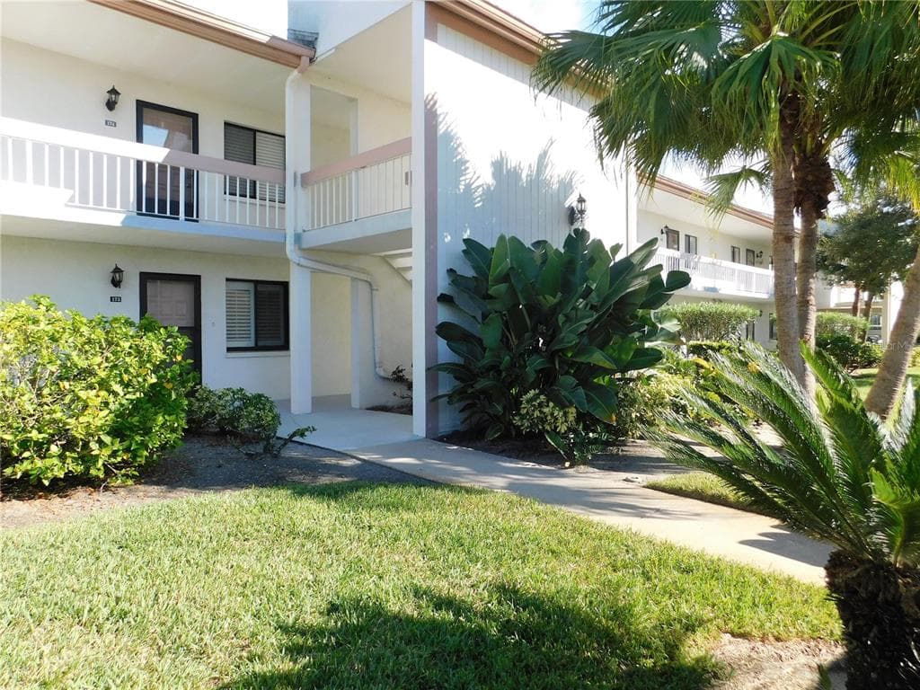 172 LAKEVIEW WAY UNIT 172 OLDSMAR, FL 34677