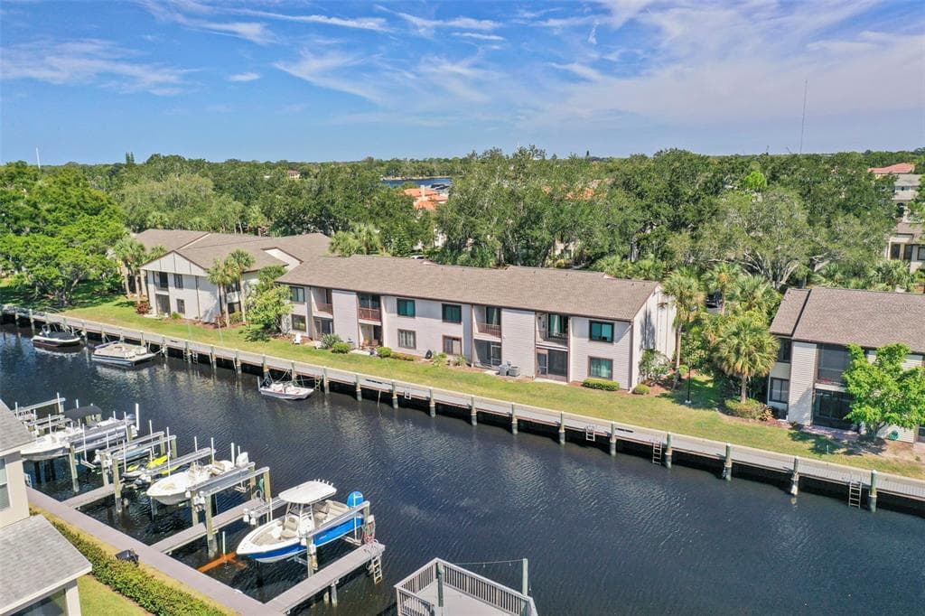 364 MOORINGS COVE DRIVE TARPON SPRINGS, FL 34689