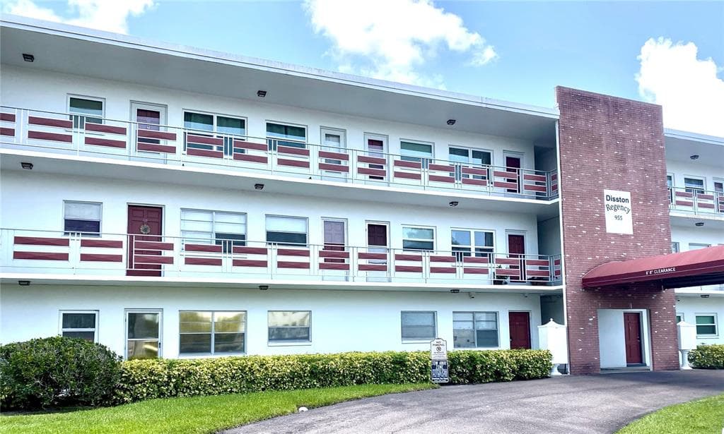 955 51ST STREET N UNIT 201 ST PETERSBURG, FL 33710