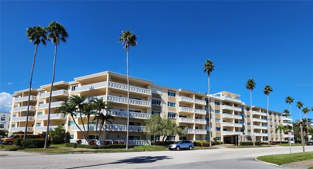 1200 N SHORE DRIVE NE UNIT 403 ST PETERSBURG, FL 33701
