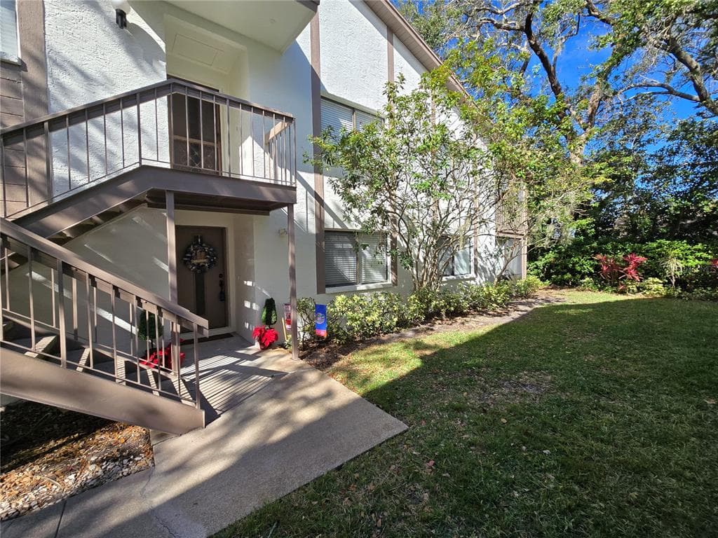 643 FAIRMONT AVENUE UNIT B SAFETY HARBOR, FL 34695