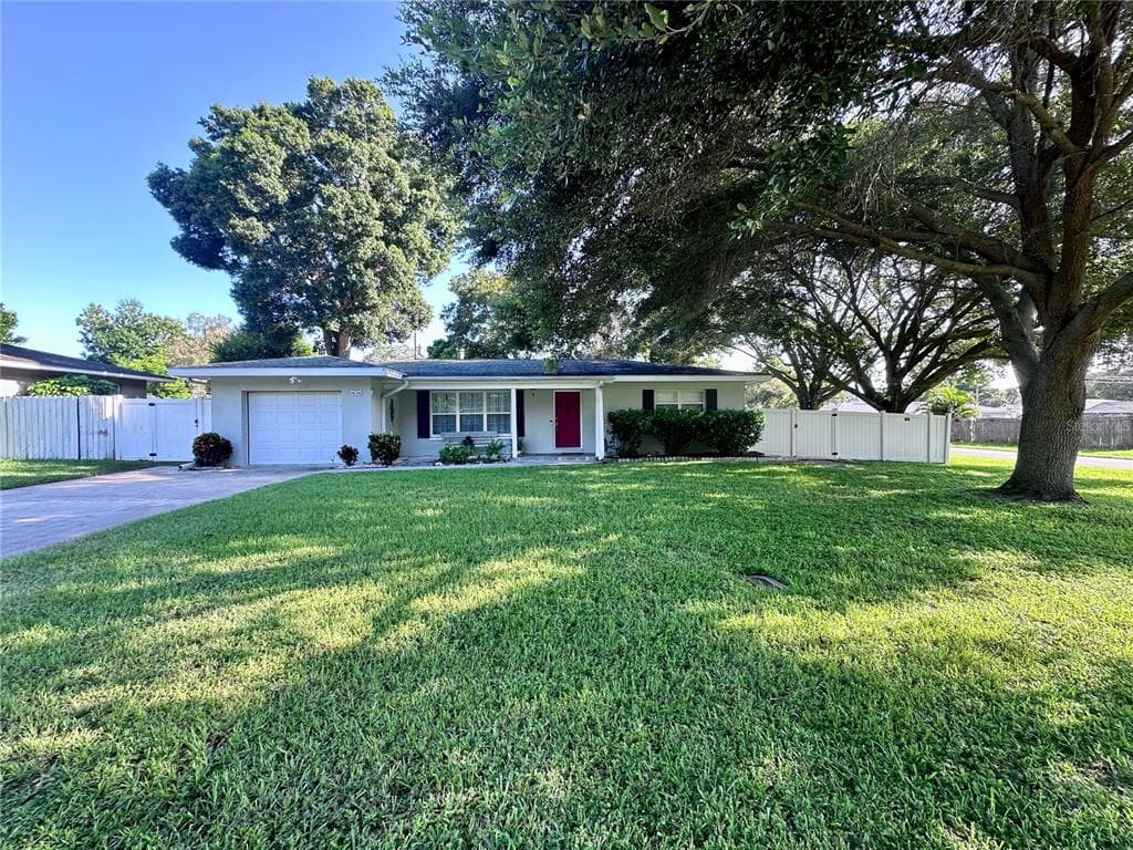 1636 PINEWOOD DRIVE CLEARWATER, FL 33756