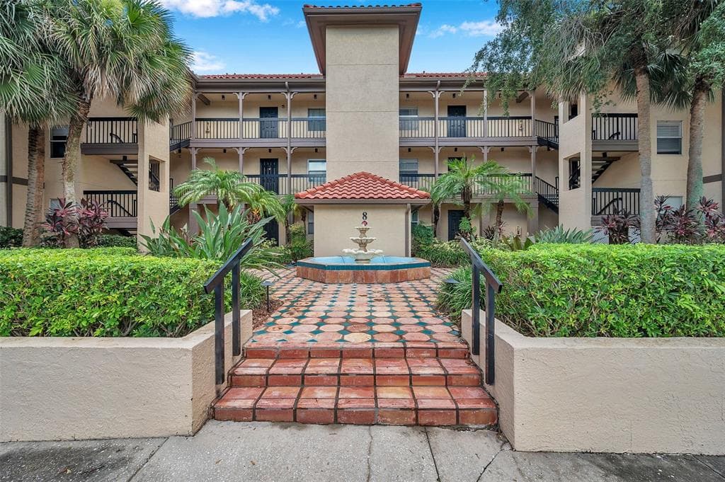 2400 FEATHER SOUND DRIVE UNIT 816 CLEARWATER, FL 33762