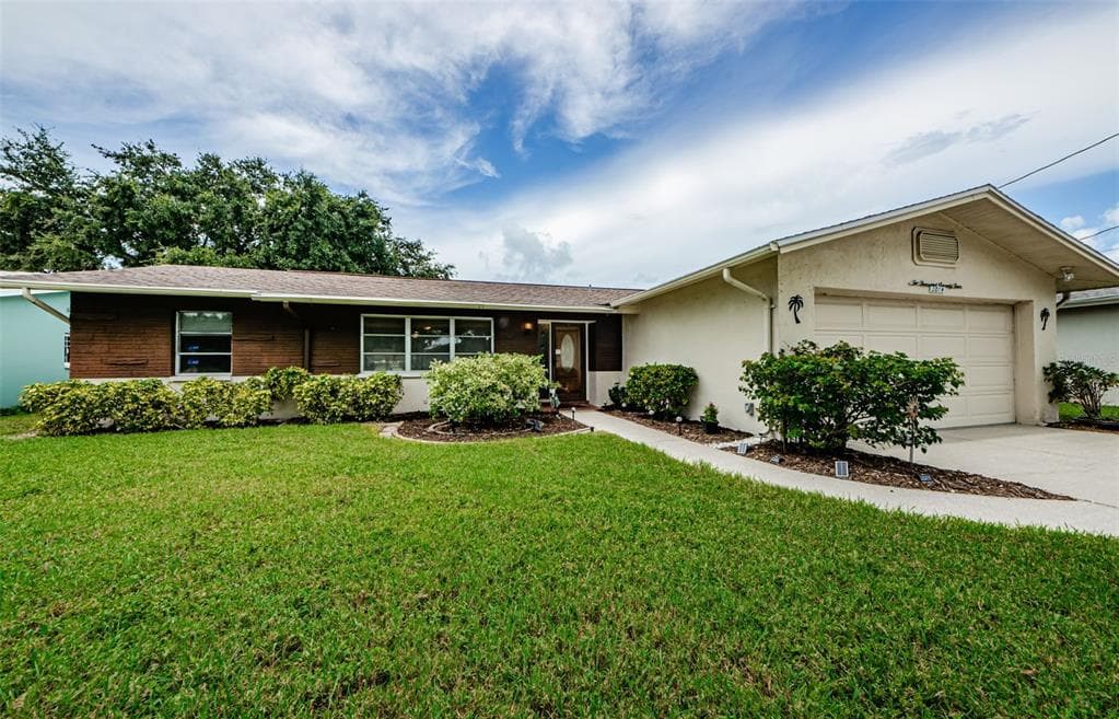 2074 DAWN DRIVE CLEARWATER, FL 33763