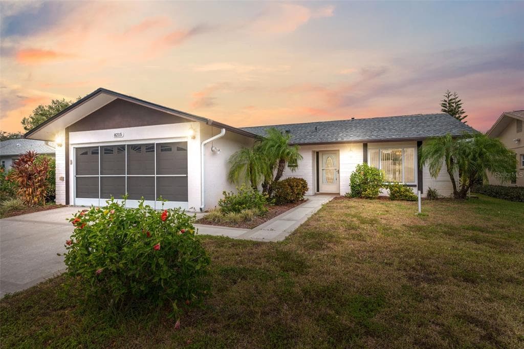 8215 LORA DEL RIO DRIVE PORT RICHEY, FL 34668