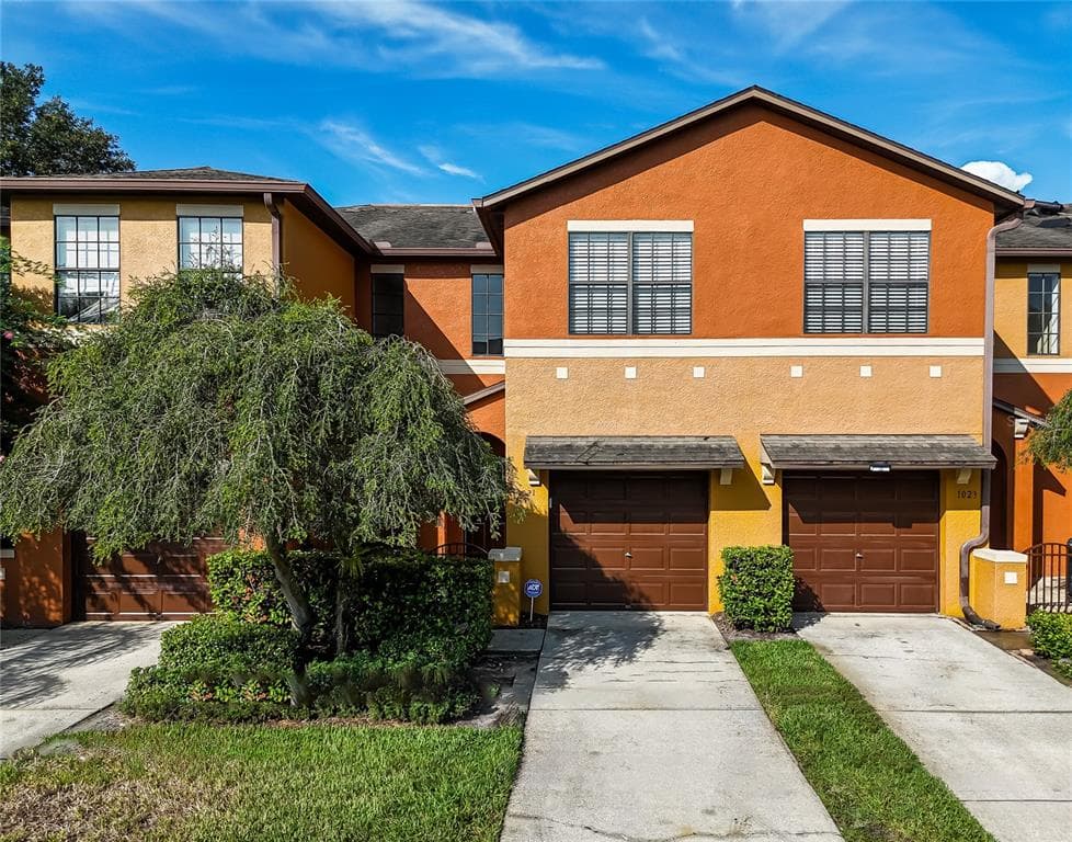 1025 BLACKWATER DRIVE WESLEY CHAPEL, FL 33543