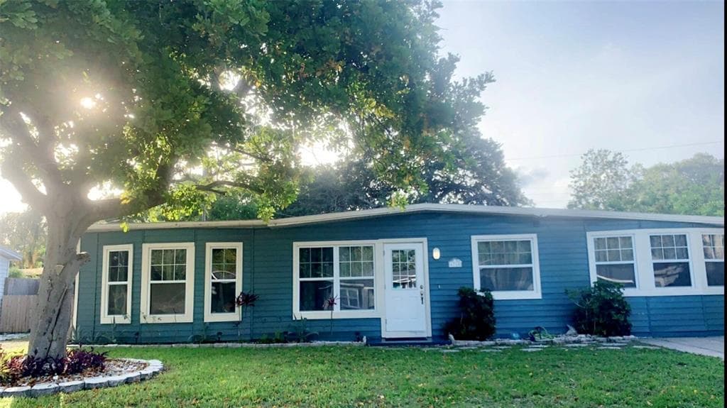 6710 KINGSWOOD DRIVE N ST PETERSBURG, FL 33702