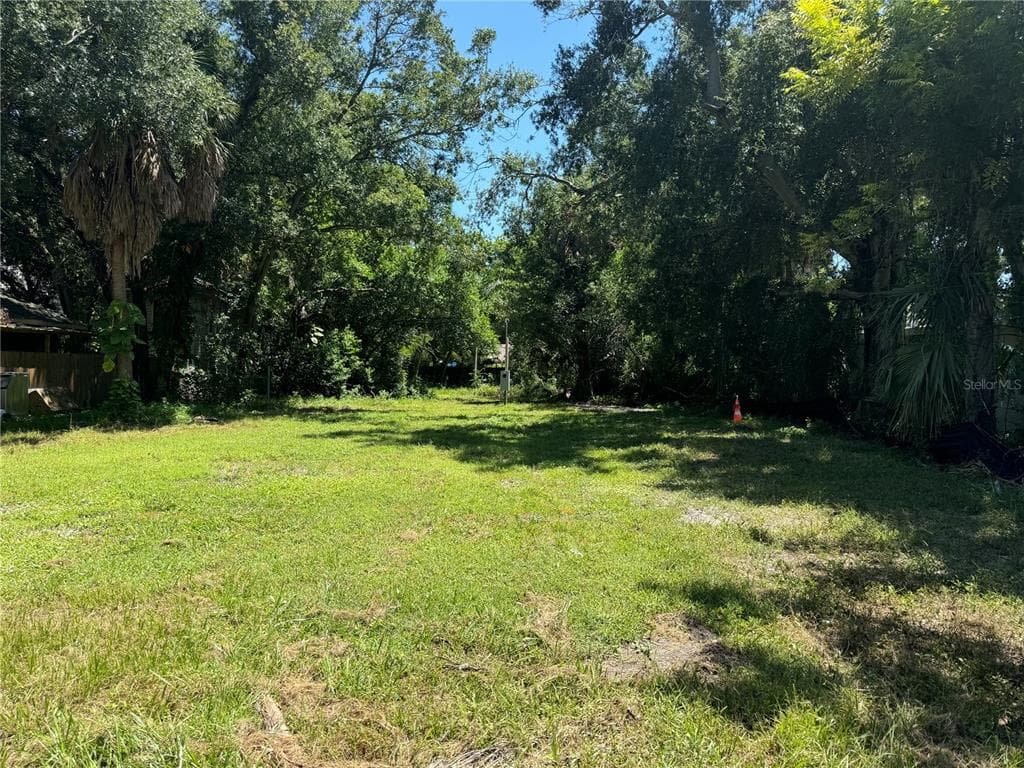 2215 9TH AVENUE W BRADENTON, FL 34205