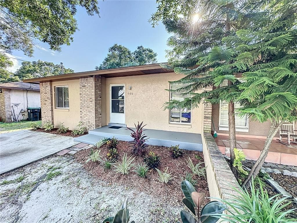 906 TUCKER AVENUE ORLANDO, FL 32807