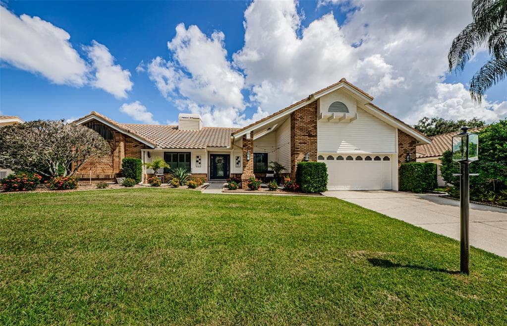 2922 PARKCREEK DRIVE