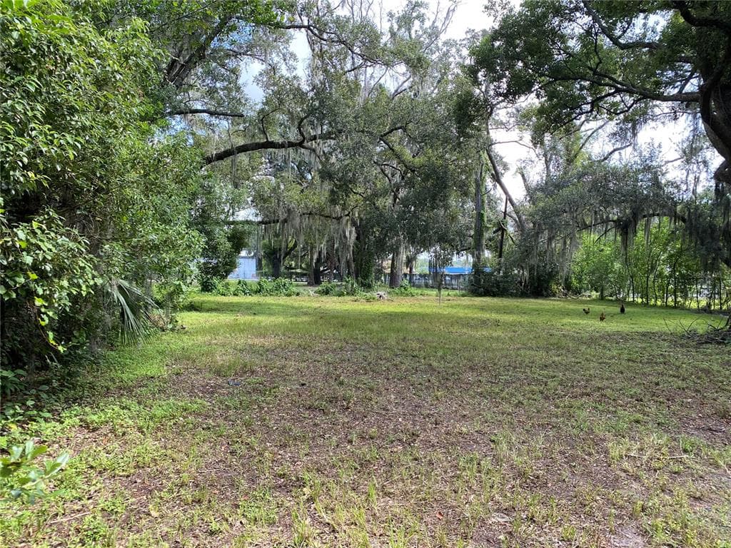 1802 PALMETTO AVENUE PLANT CITY, FL 33563