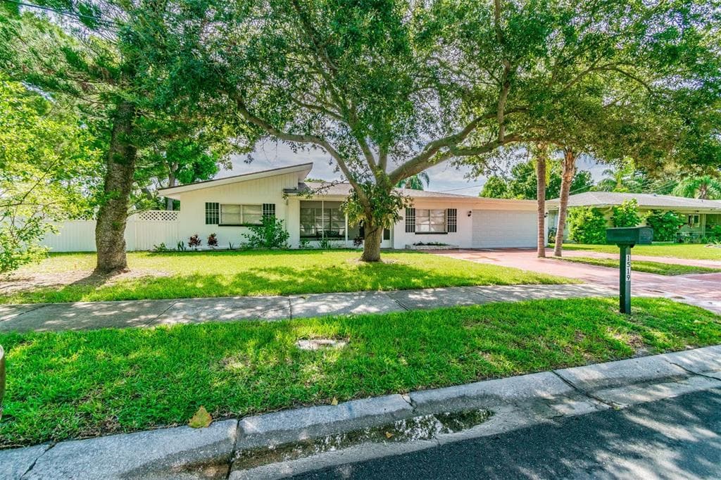 1519 BASS BOULEVARD DUNEDIN, FL 34698