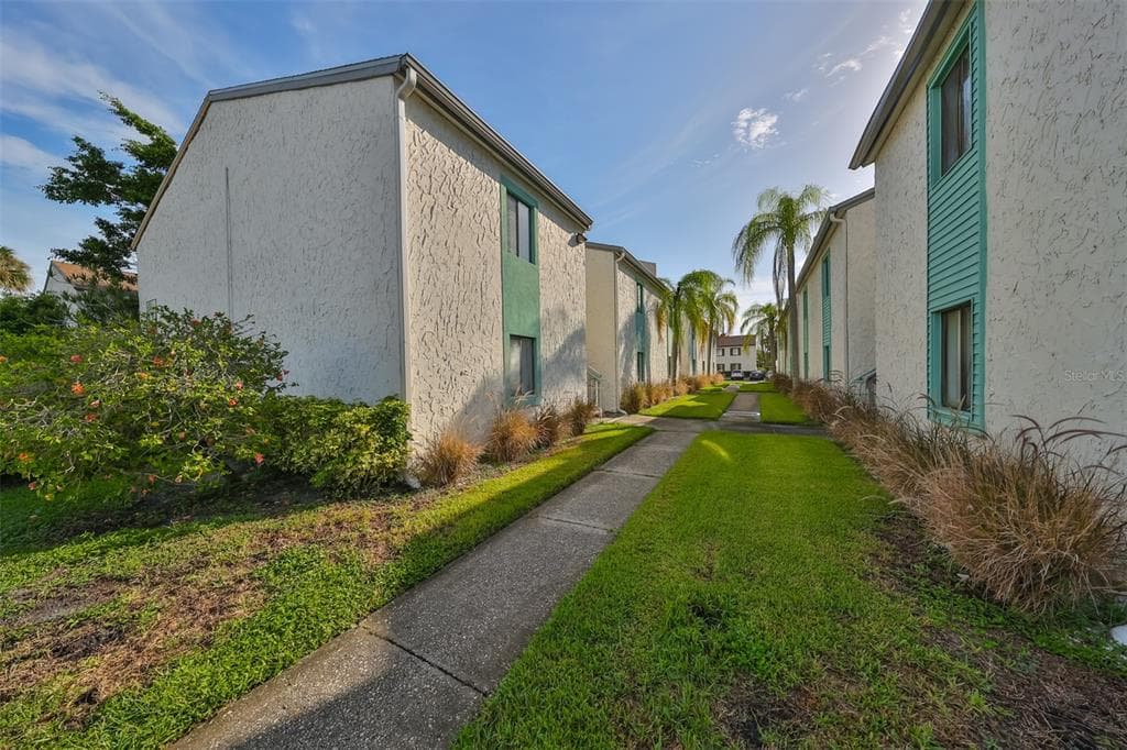 11566 7TH LANE N UNIT 1204 ST PETERSBURG, FL 33716