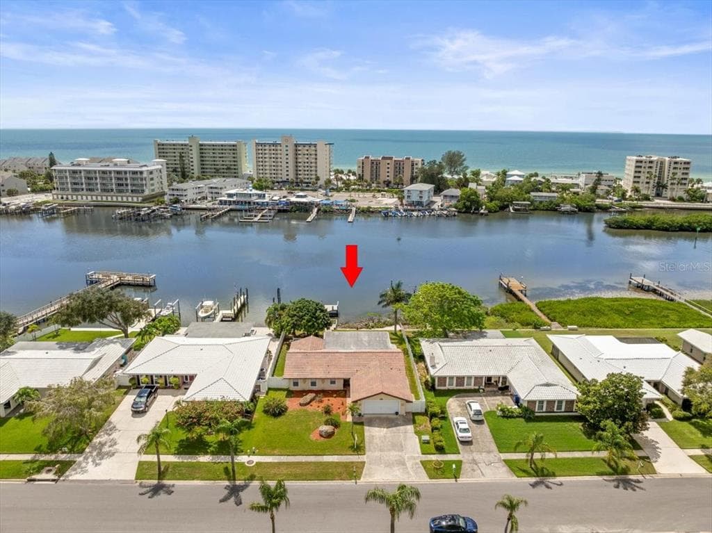 10434 SOVEREIGN DRIVE LARGO, FL 33774