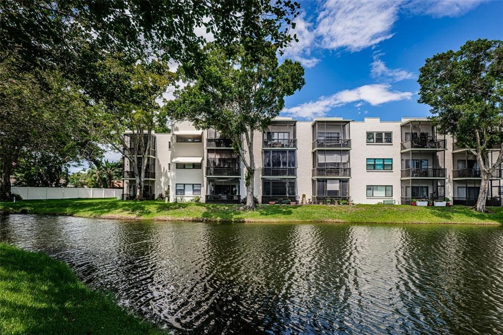5980 TERRACE PARK DRIVE N UNIT 313 ST PETERSBURG, FL 33709