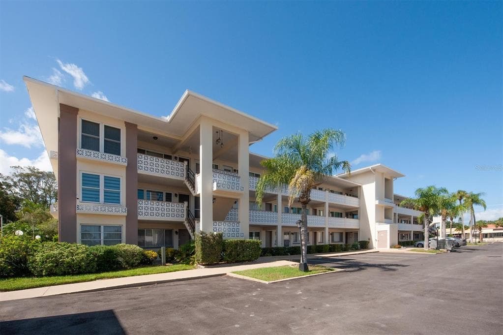 1235 S HIGHLAND AVENUE UNIT 1-205 CLEARWATER, FL 33756