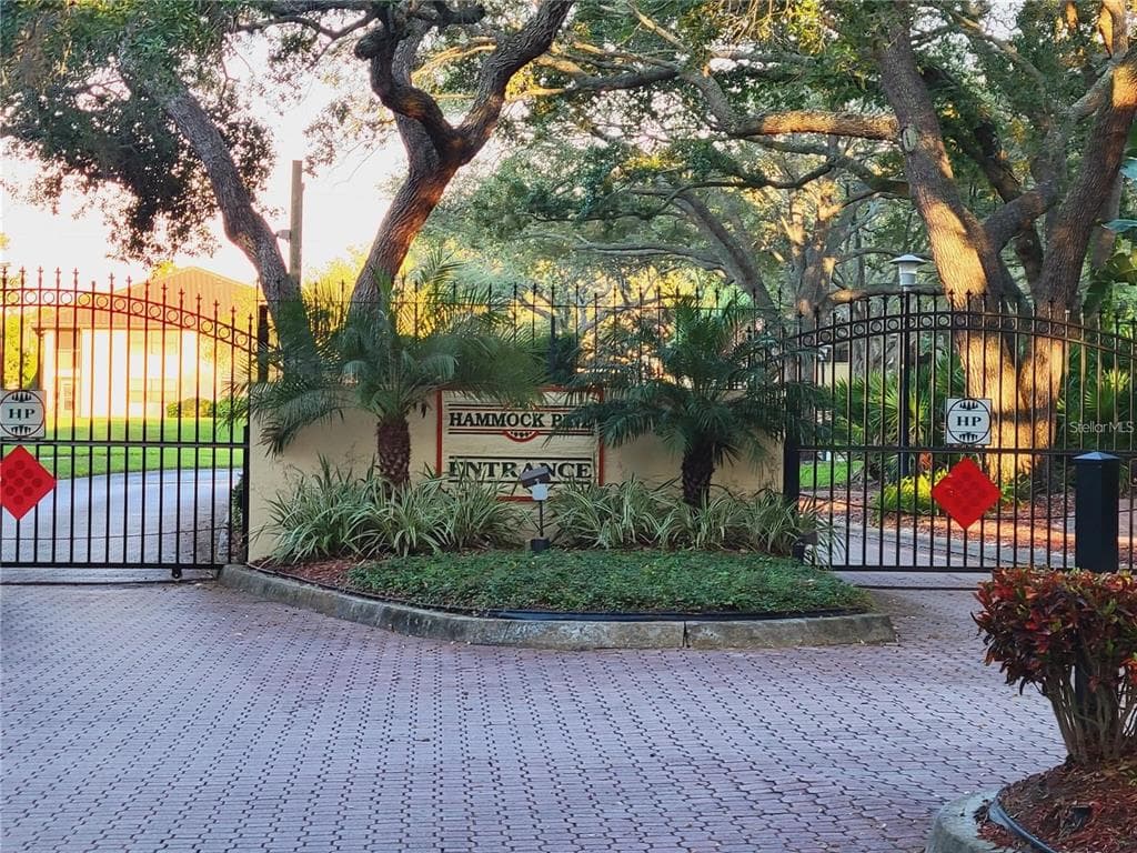 1611 HAMMOCK PINE BOULEVARD CLEARWATER, FL 33761