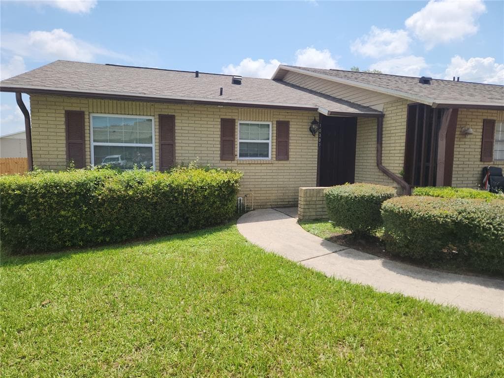 10307 BLUE FIELD COURT UNIT 10307 THONOTOSASSA, FL 33592