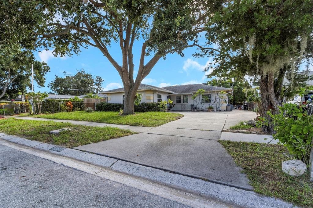 1503 FOX RUN DRIVE TARPON SPRINGS, FL 34689