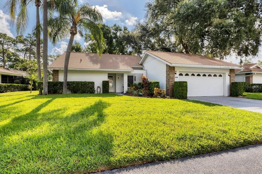 5611 GARDEN LAKES MAJESTIC BRADENTON, FL 34203