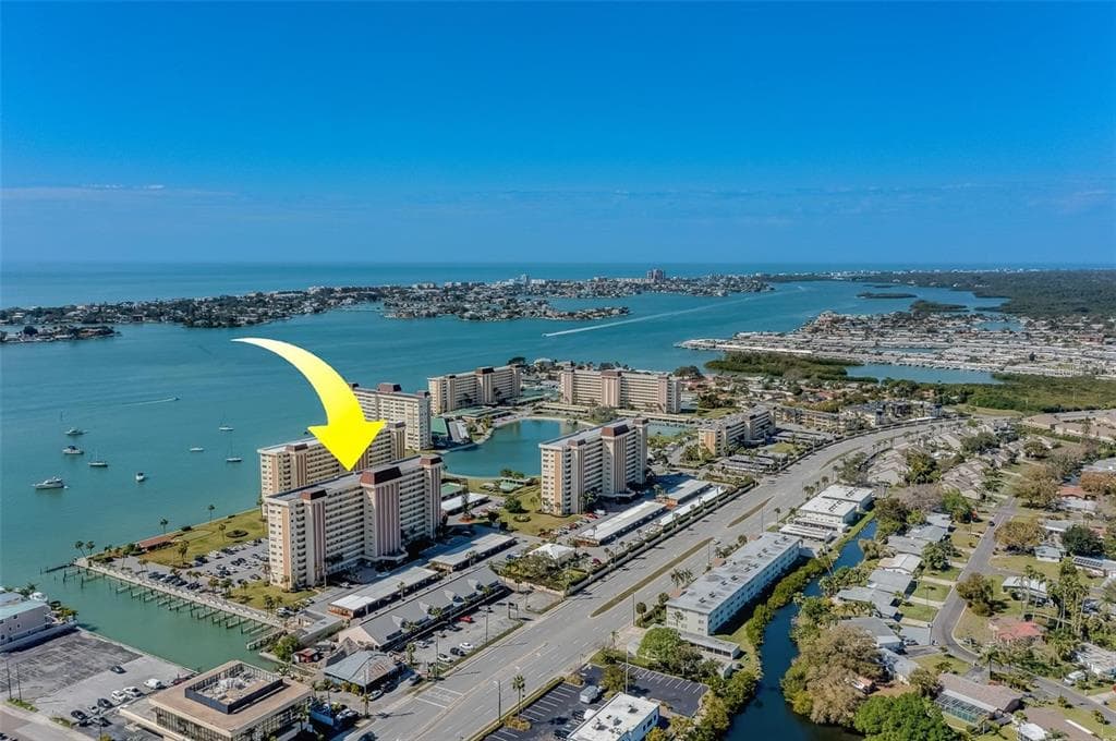 4550 COVE CIRCLE UNIT 704 ST PETERSBURG, FL 33708