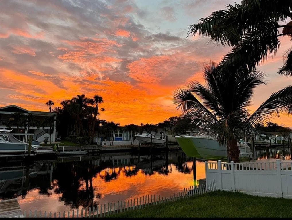4052 14TH WAY NE ST PETERSBURG, FL 33703