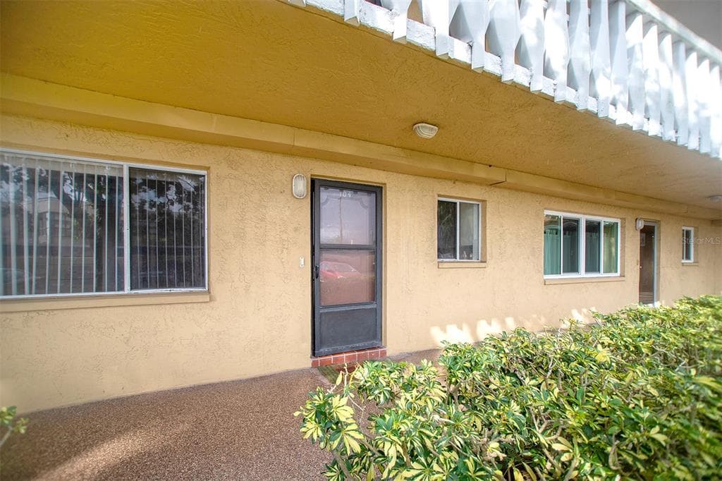 8950 PARK BOULEVARD UNIT 104 SEMINOLE, FL 33777