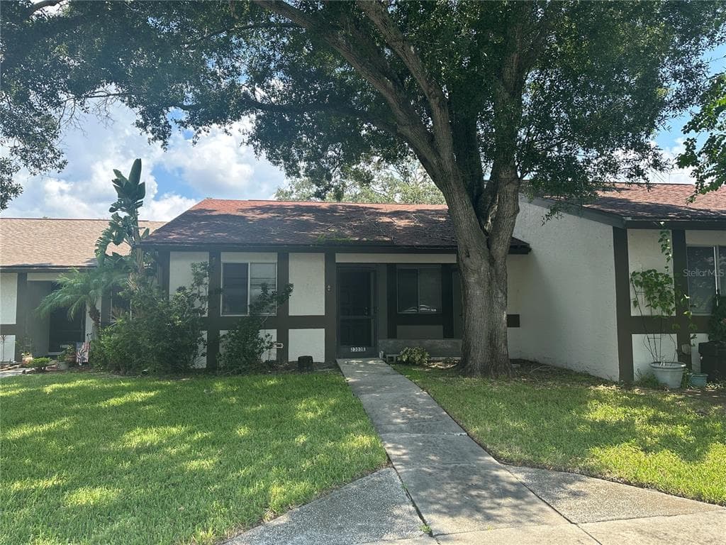 2303 BANCROFT CIRCLE N UNIT E PALM HARBOR, FL 34683
