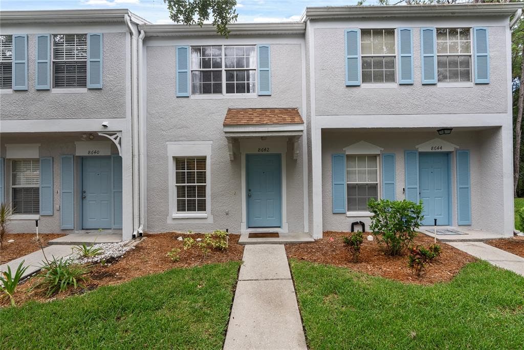 8642 HUNTERS KEY CIRCLE TAMPA, FL 33647