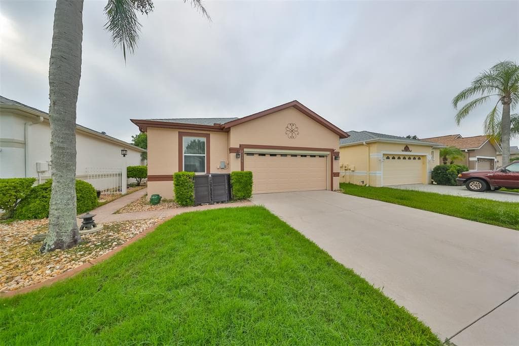 8136 AMBERSWEET PLACE LAND O LAKES, FL 34637