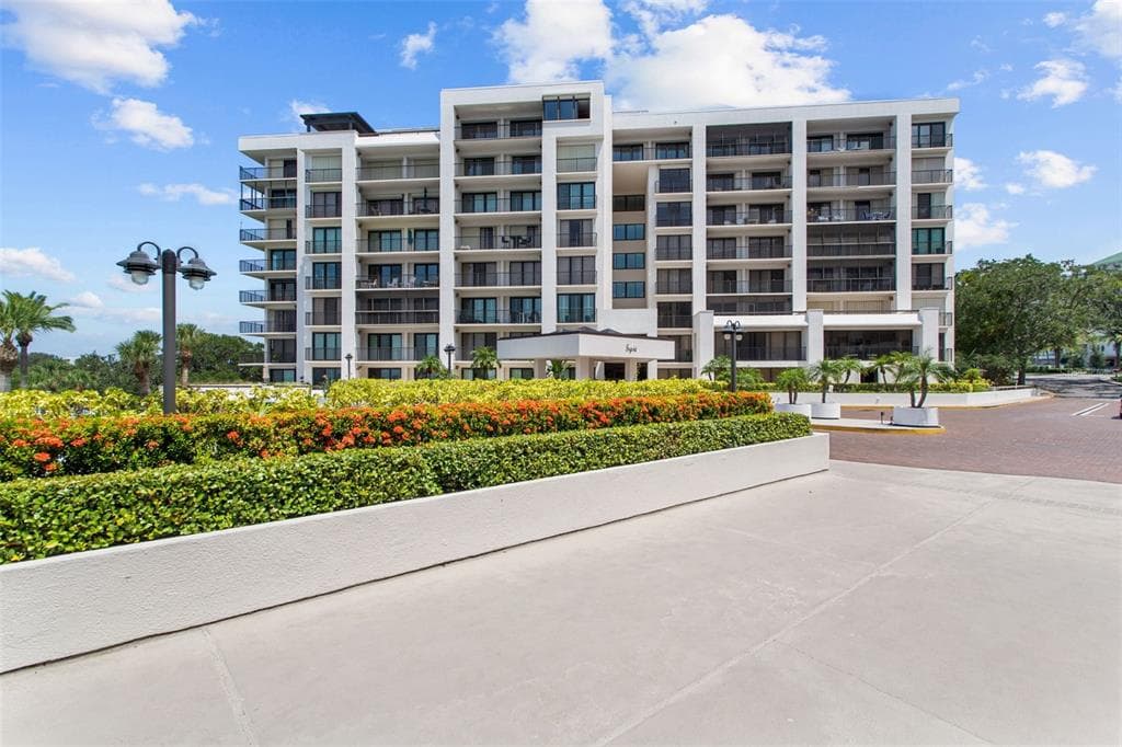 8 BELLEVIEW BOULEVARD UNIT 307 BELLEAIR, FL 33756