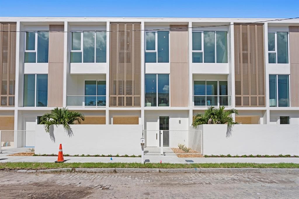 2702 N WOODROW AVENUE UNIT 6 TAMPA, FL 33602
