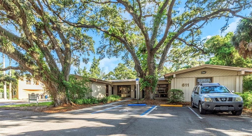 611 S MYRTLE AVENUE UNIT B CLEARWATER, FL 33756