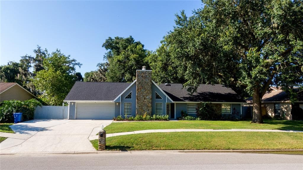 2413 STONEHILL AVENUE VALRICO, FL 33594