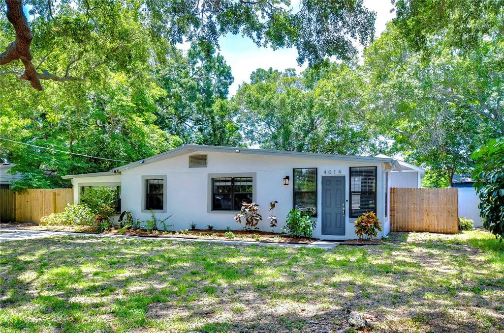 4014 W LAWN AVENUE TAMPA, FL 33611
