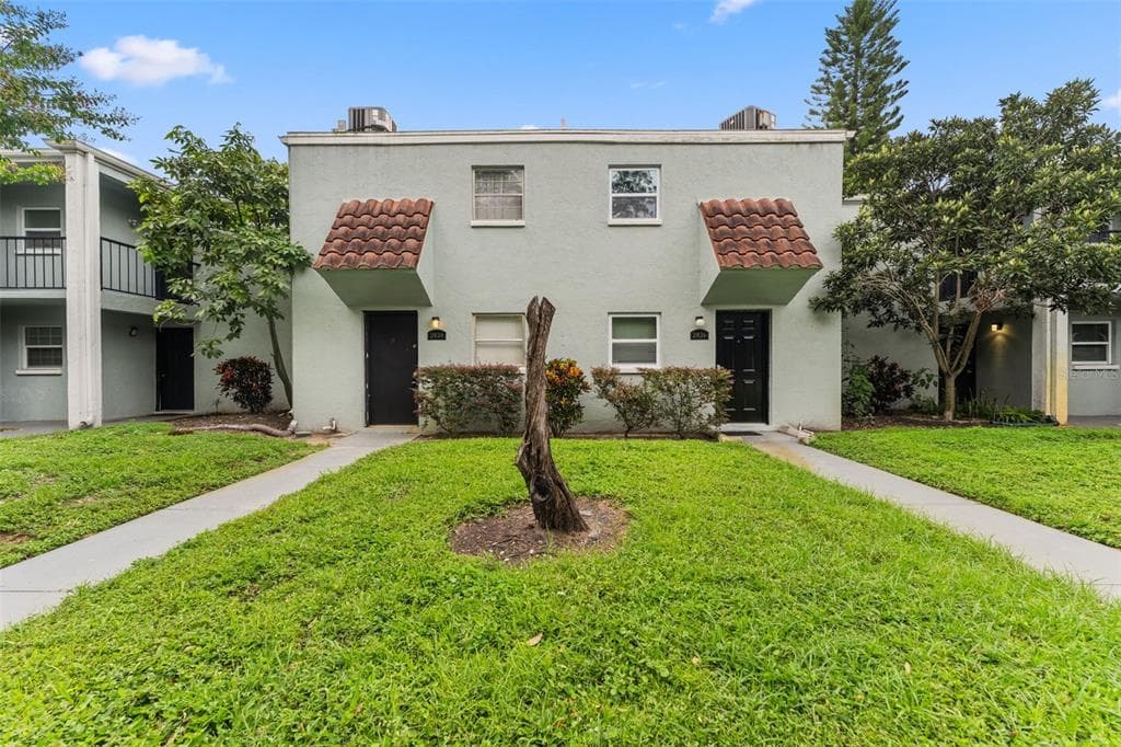 2824 SOMERSET PARK DRIVE TAMPA, FL 33613