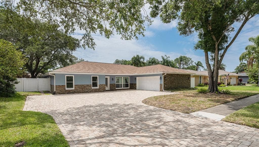 1975 ARVIS CIRCLE W CLEARWATER, FL 33764