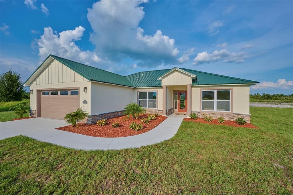7031 RED GRANGE BOULEVARD AVENUE INDIAN LAKE ESTATES, FL 33855
