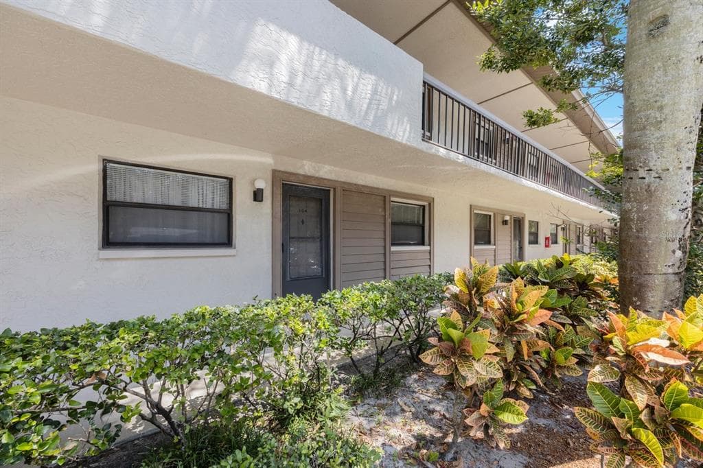 3042 EASTLAND BOULEVARD UNIT H104 CLEARWATER, FL 33761