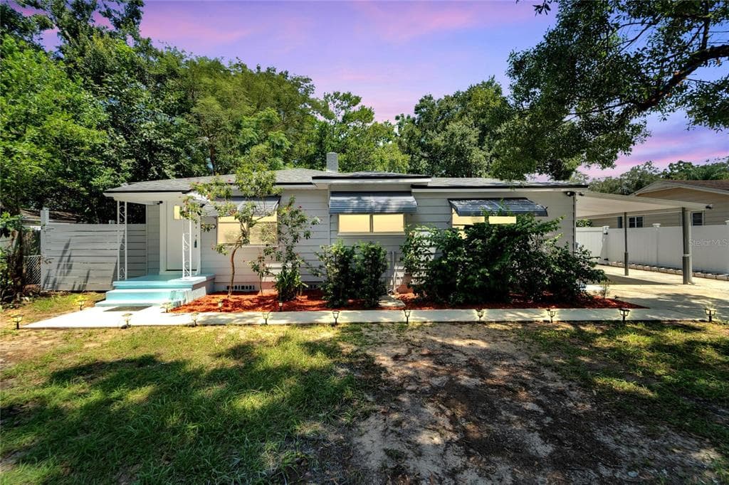 8115 N FIELDING AVENUE TAMPA, FL 33604