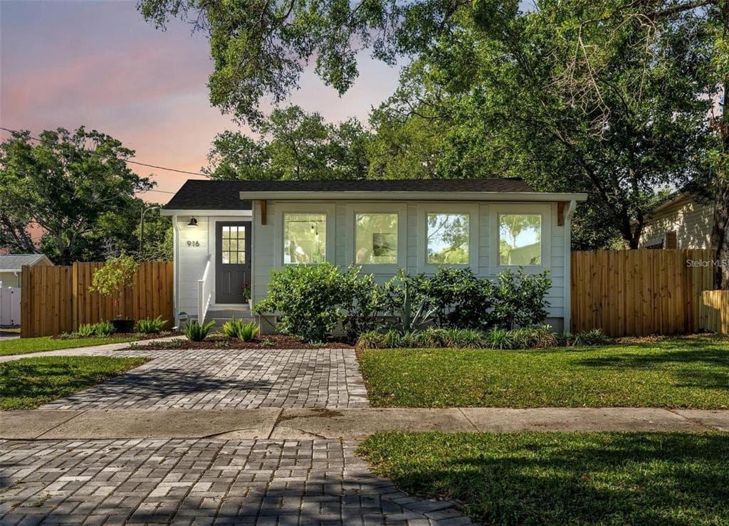 916 47TH AVENUE N ST PETERSBURG, FL 33703