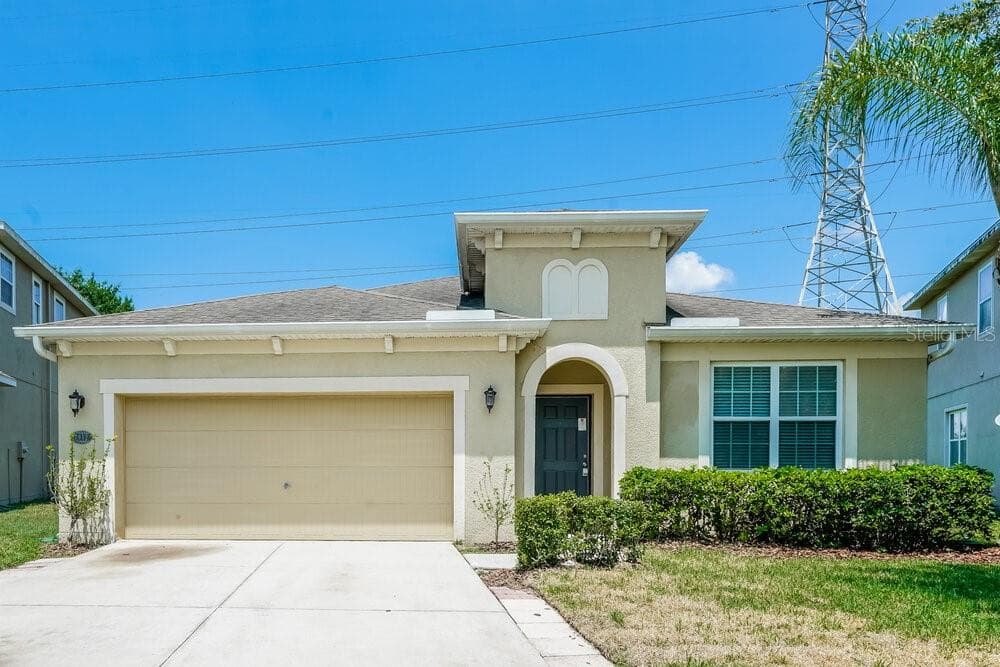7912 CAMDEN WOODS DRIVE TAMPA, FL 33619