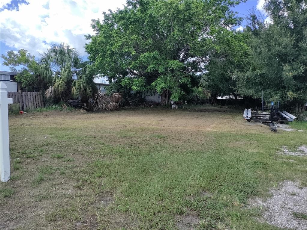 1515 31ST AVENUE E BRADENTON, FL 34208