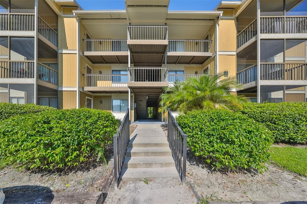 13287 ARBOR POINTE CIRCLE UNIT 201 TAMPA, FL 33617